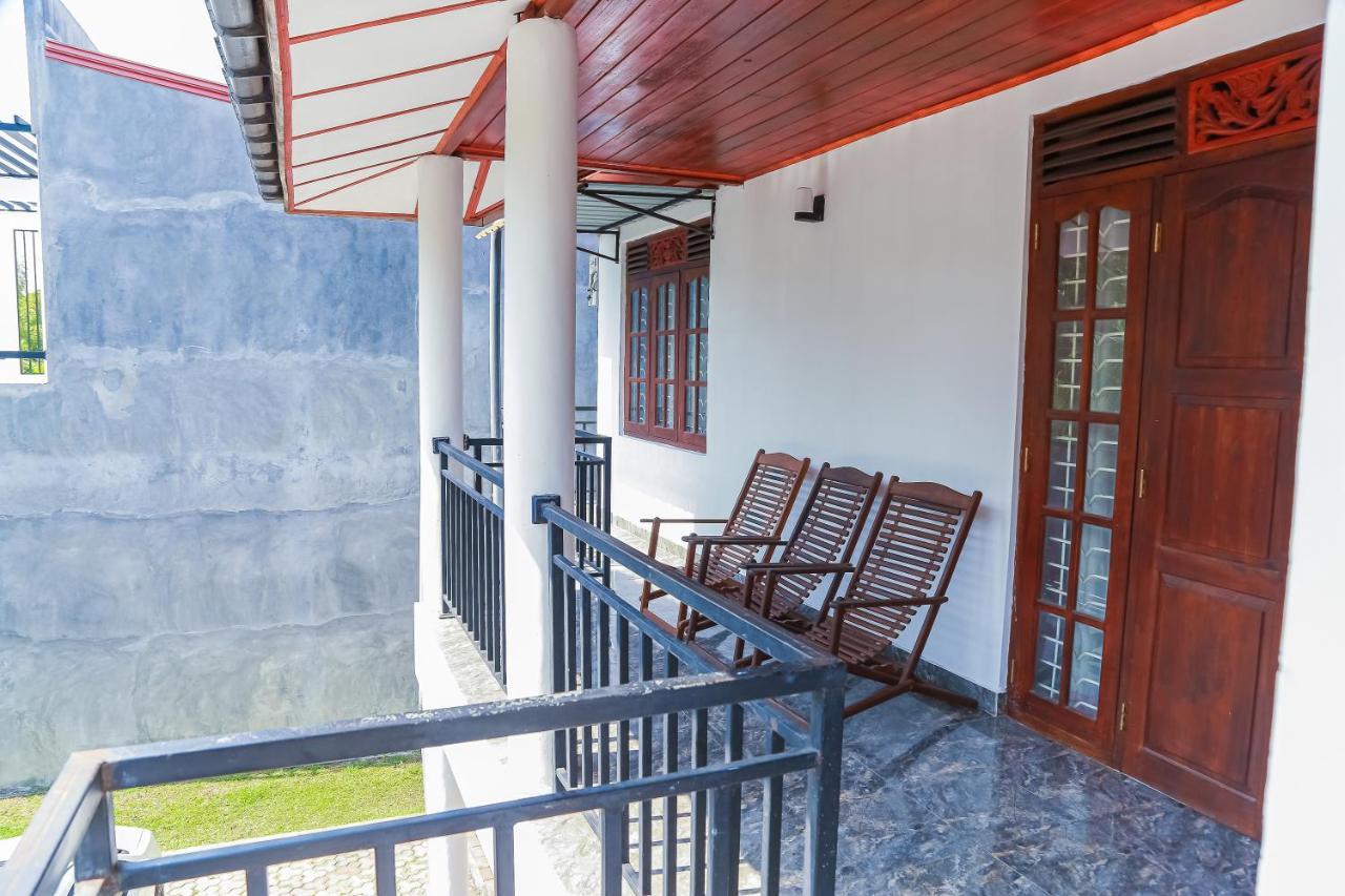 Lakeside Villa Анурадхапура Екстериор снимка