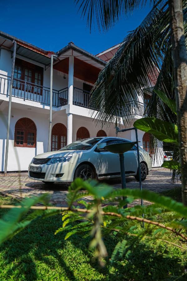 Lakeside Villa Анурадхапура Екстериор снимка